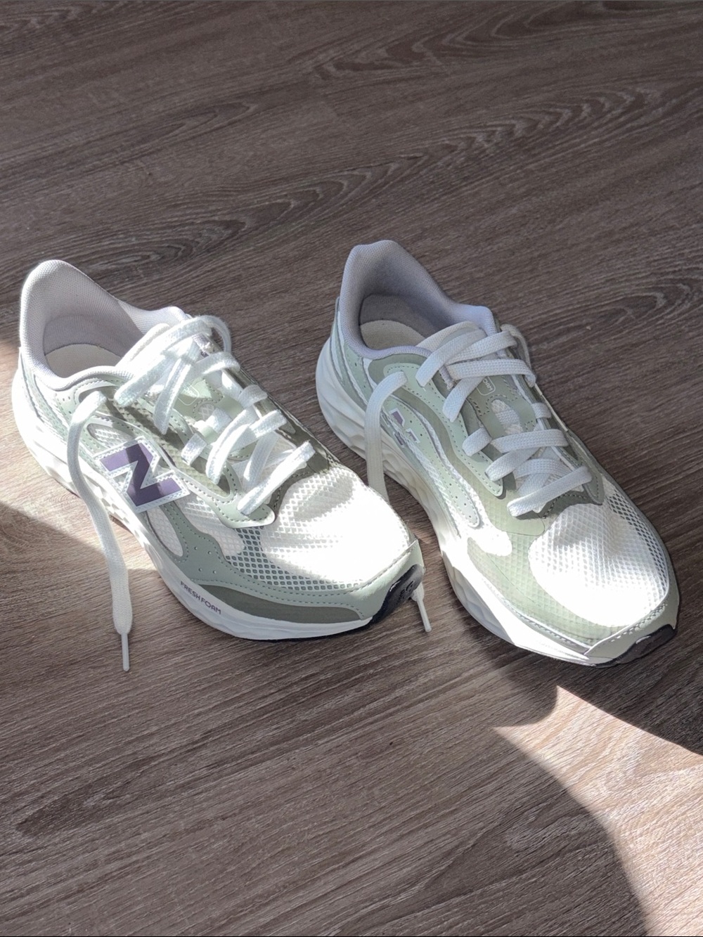 New Balance Fresh Foam Arishi v4 Tiralux
Sea Salt Olivine, Women's Sz 9